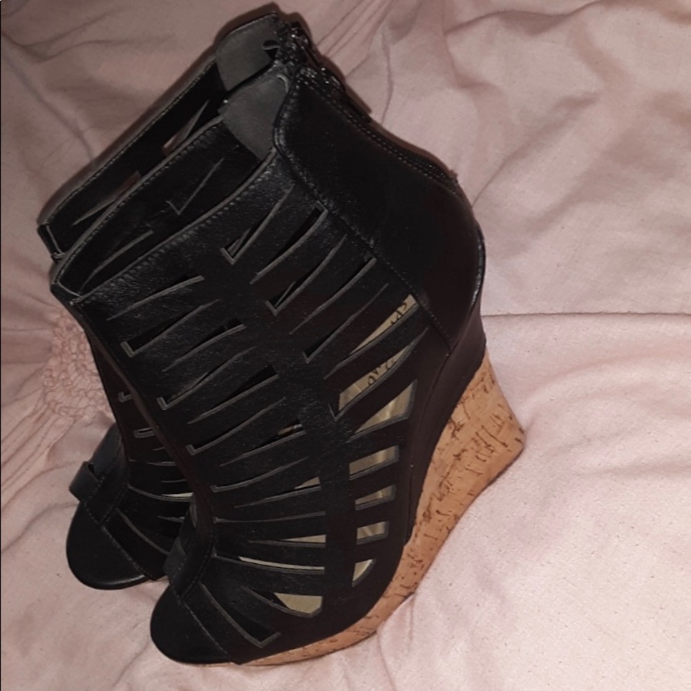 Stylish Spirit Moda Black Wedges Size 7.5